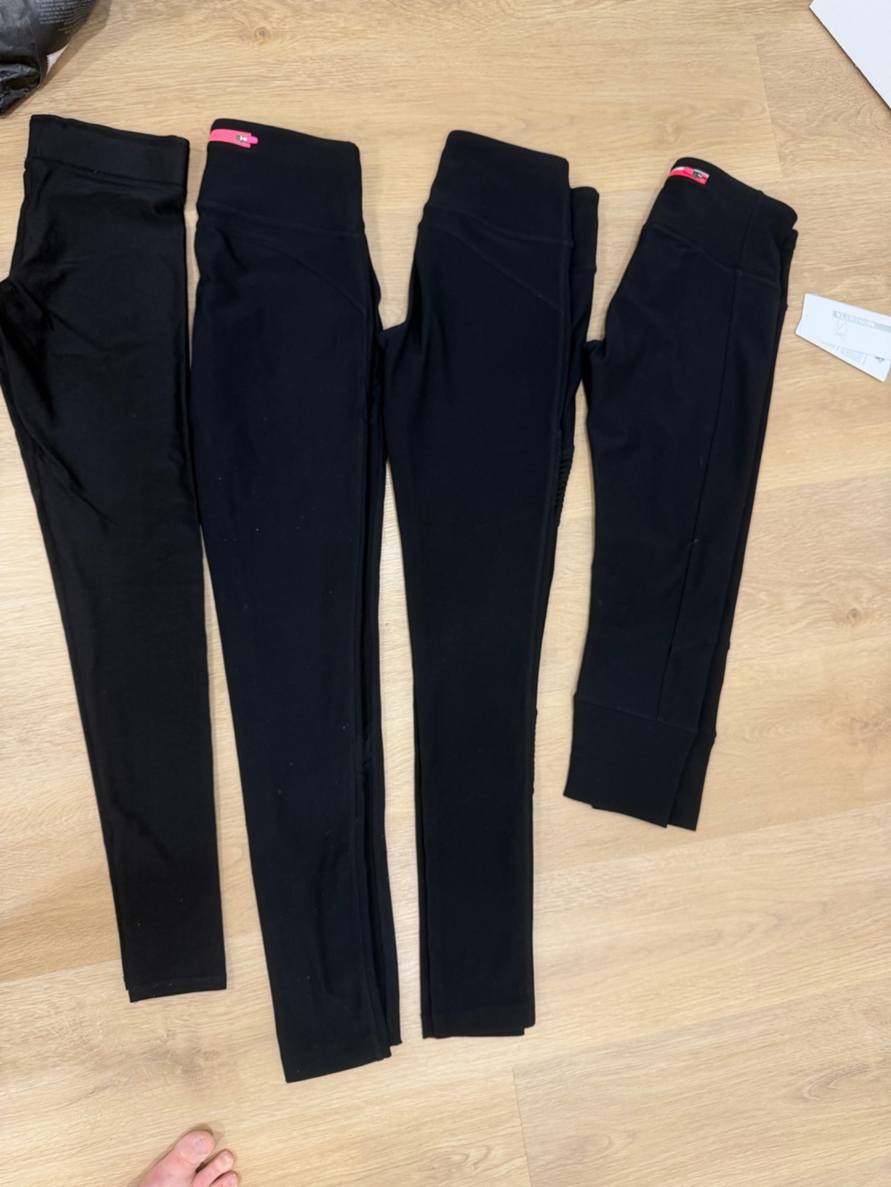 4 pairs of leggings (black)